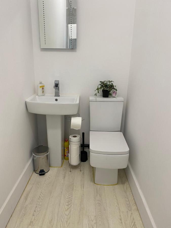 2D Spv Double En-Suite Room เวคฟิลด์ ภายนอก รูปภาพ